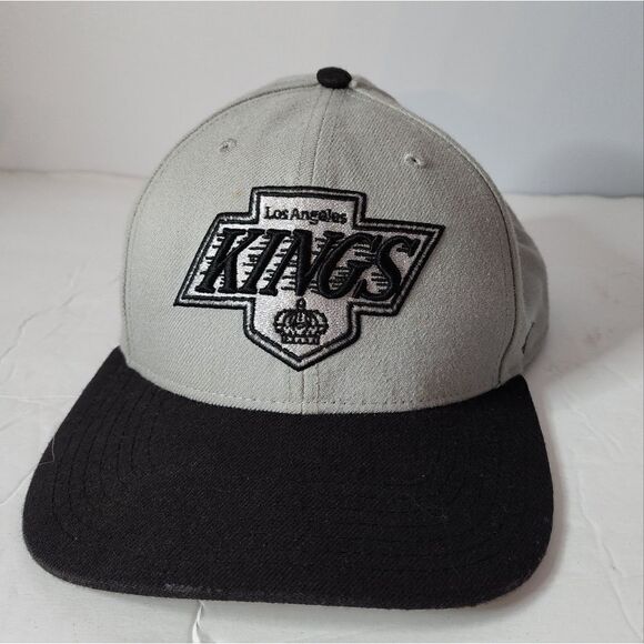 Los Angeles Kings Hat Cap Snapback Gray Black Adjustable Embroidered NHL Hockey - Picture 1 of 9